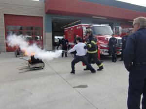 消防署にて消化訓練体験