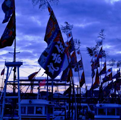 漁船に掲げられた大漁旗