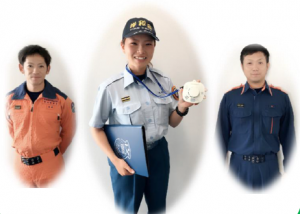 消防職員の服装（左：救助隊活動服、中央：夏用制服、右：消防隊活動服）