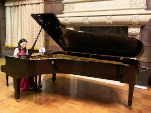 自泉会館のピアノの写真