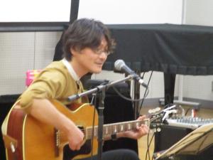 ギターの岡崎さん